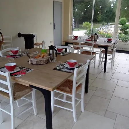 Le Logis Des Langrottes Bed & Breakfast